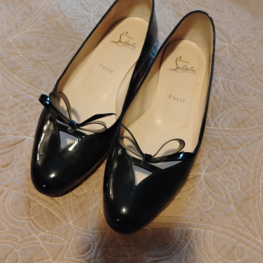 Gorgeous unique patent leather Christian Louboutins Vinodo 38.5 flats